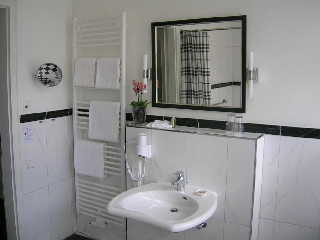 Hotel & Cafe Kleinergruenauer Bad Salzuflen Pokoj fotografie